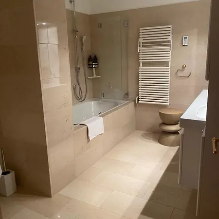 3 Bedroom Luxury With Access 公寓
